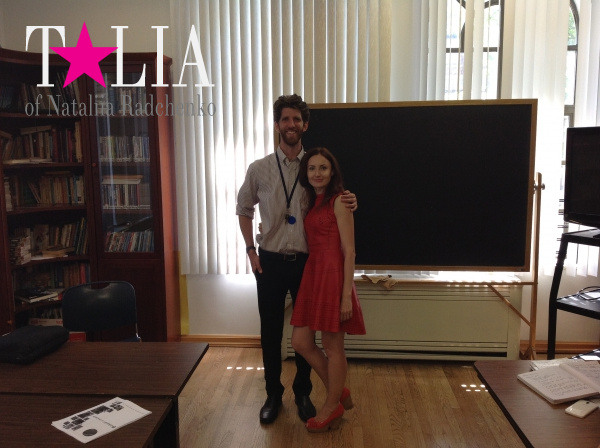 С таким преподавателем английский учится сам! Наш Happy English class:)